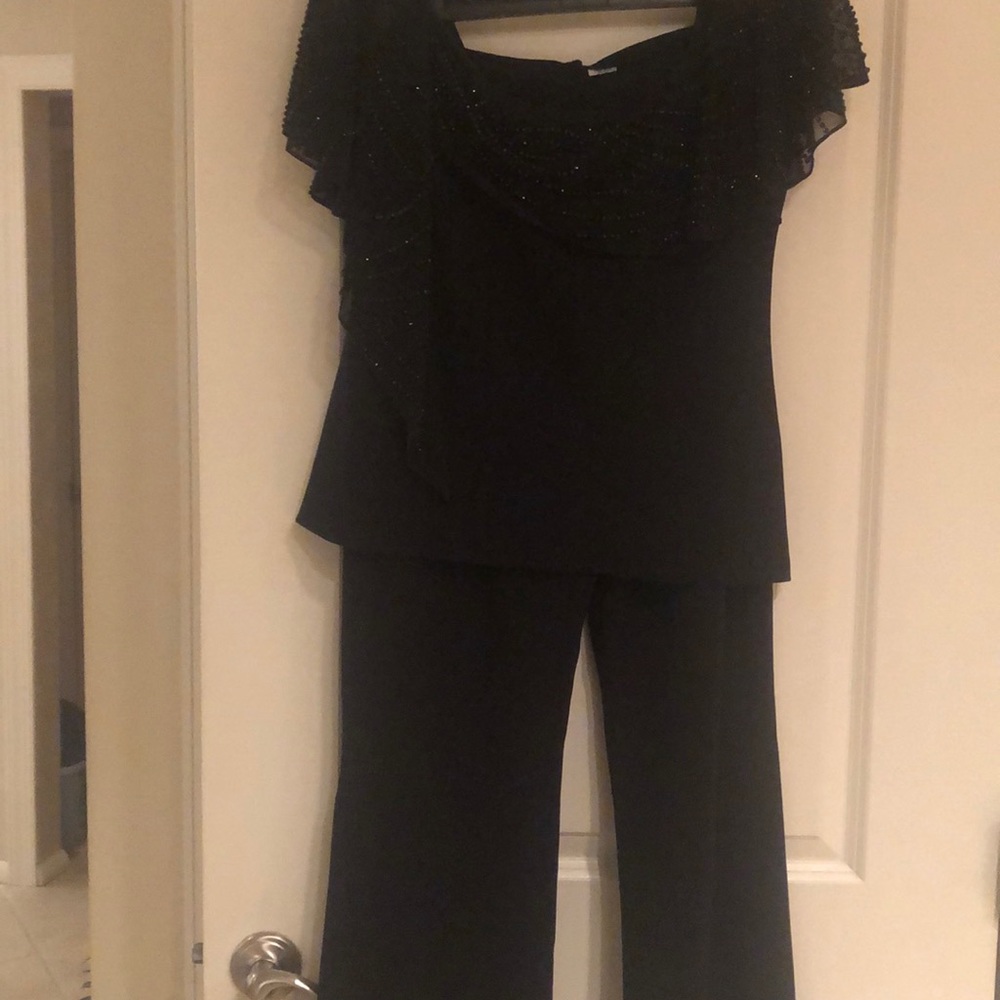 Crepe beaded top w/wide leg pants w/slit worn once
